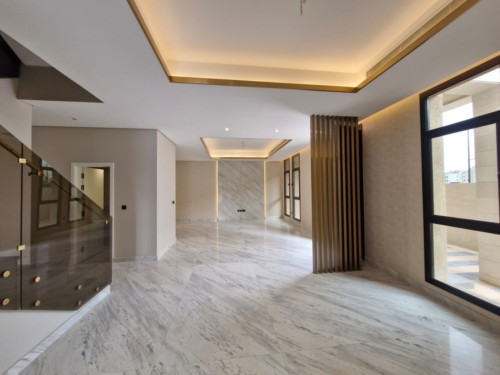 **Modern Luxury Villa for Rent in "Etual Roshan" Project – Signed by Elie Saab** 🏡✨  